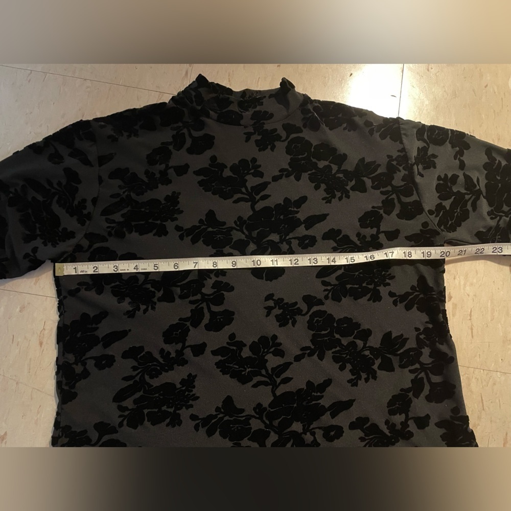 Top with floral velvet - Picture 2 of 5